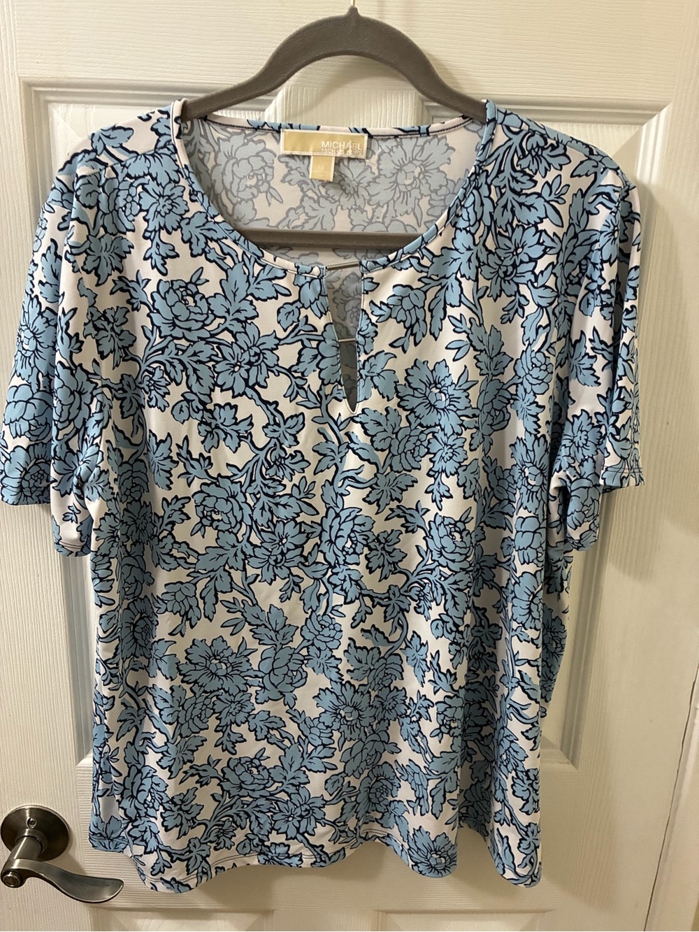 MICHAEL Michael Kors White and Blue Floral Short-Sleeve Keyhole Top